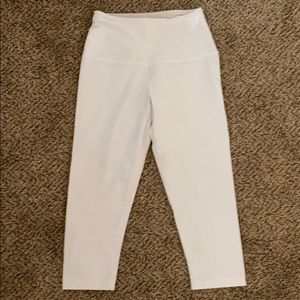 White cropped leggings